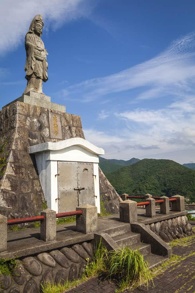 Statue de Gyoran Kannon, divinité japonaise de la pêche et des voyages en bateau