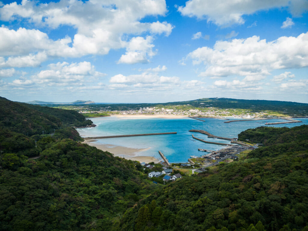 vue de la baie et de la forêt depuis l’observatoire de Shirodake à Goto