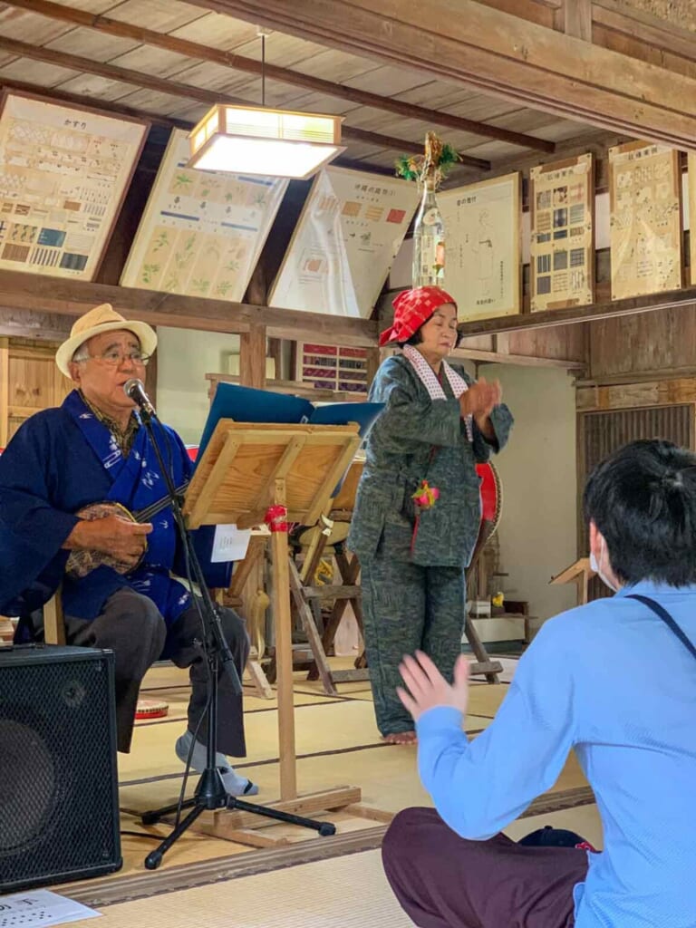 spectacle Ya Ashibi au Ishigaki Yaima Village