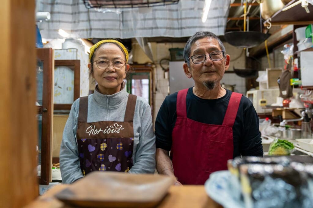 couple de commerçants à Okinawa