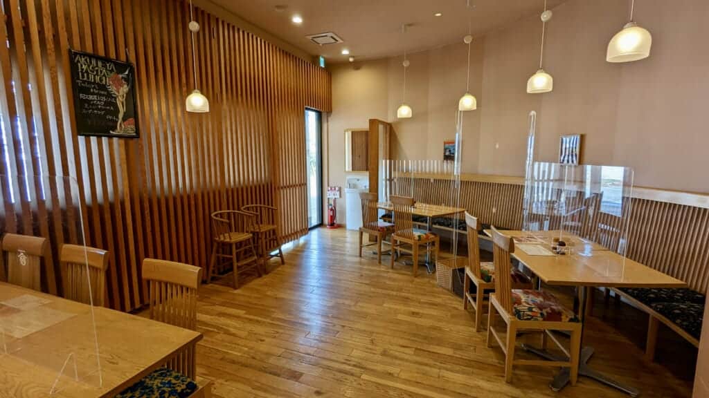 L'intérieur en bois de la gare d'Akune au Japon