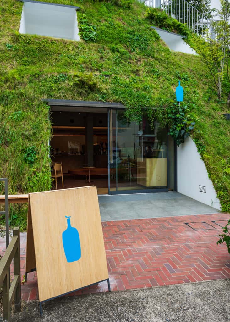 Entrée du Blue Bottle Coffee de Maebashi au Japon