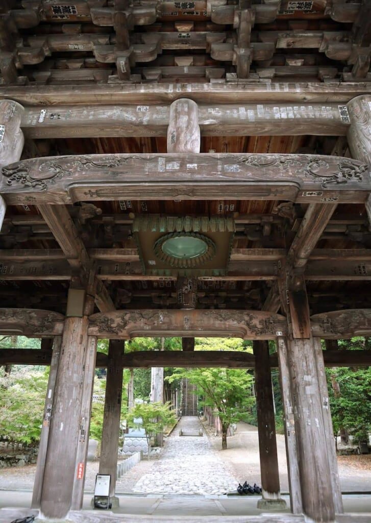 porte d'un temple bouddhiste
