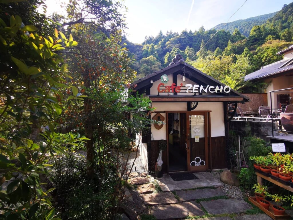 café dans la montagne