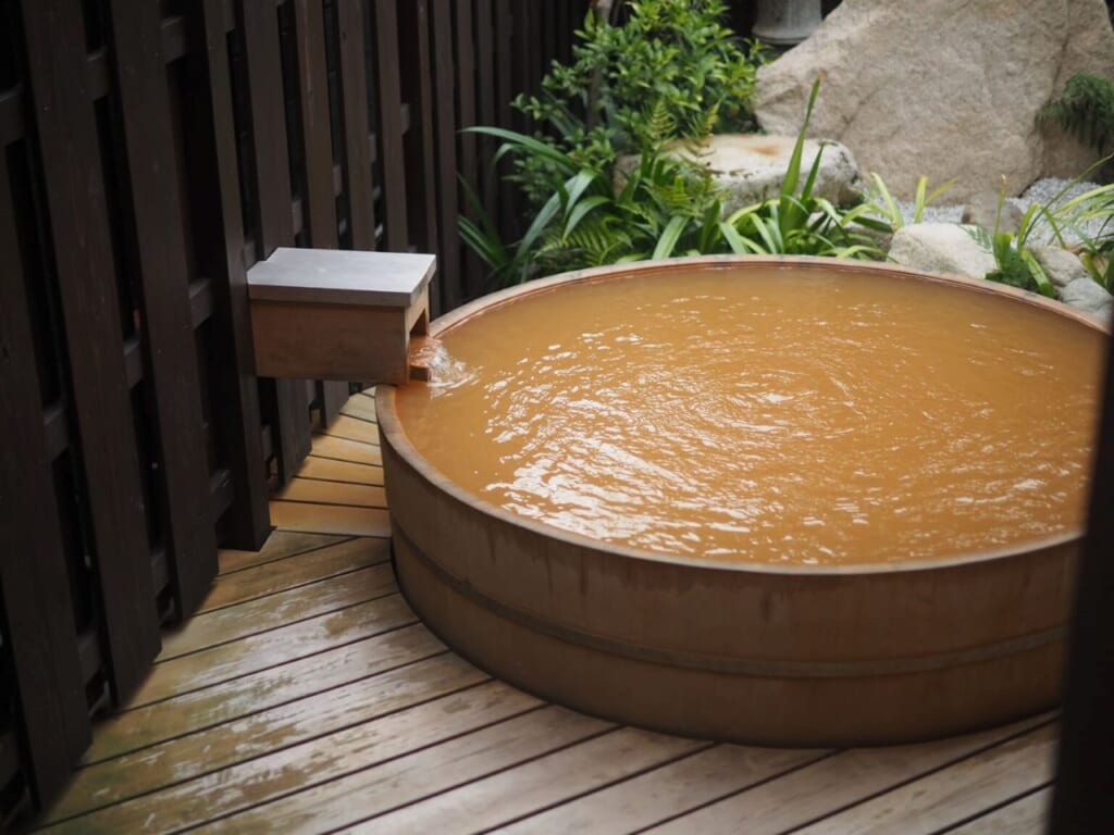 Bain extérieur au ryokan