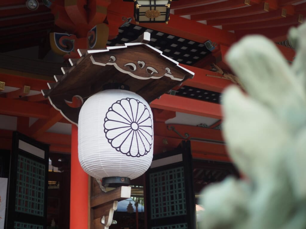 lanterne avec chrysanthème