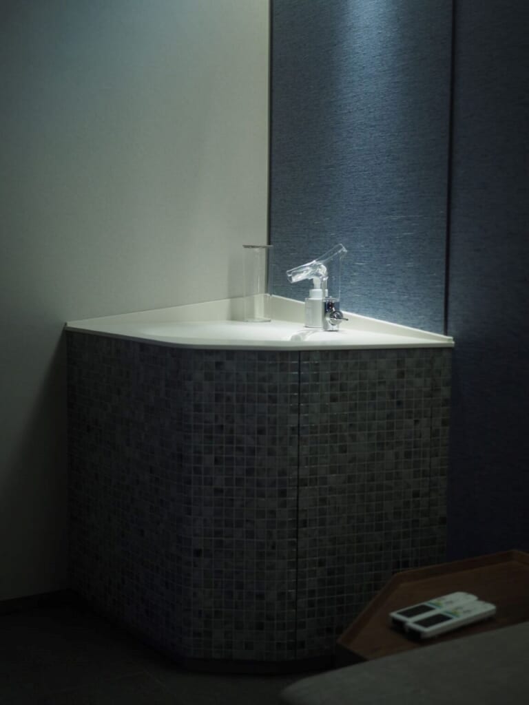 lavabo salle de bain hôtel