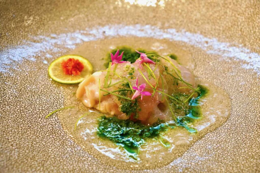 plat servi dans le café de la brasserie de sauce miso et soja Yamamo 