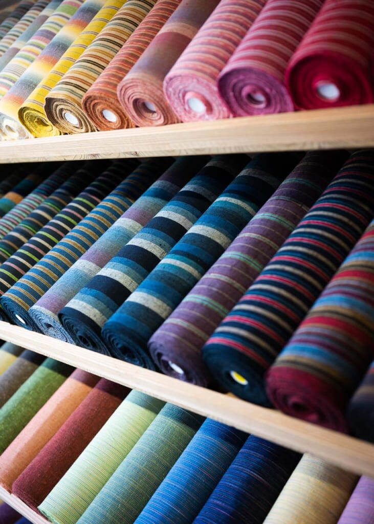 Magnifique tissu de coton tissé Enshu Tsumugi Momen chez Nukumori Koubou à Hamamatsu.