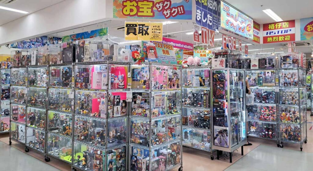 Vitrines de figurines à Akihabara