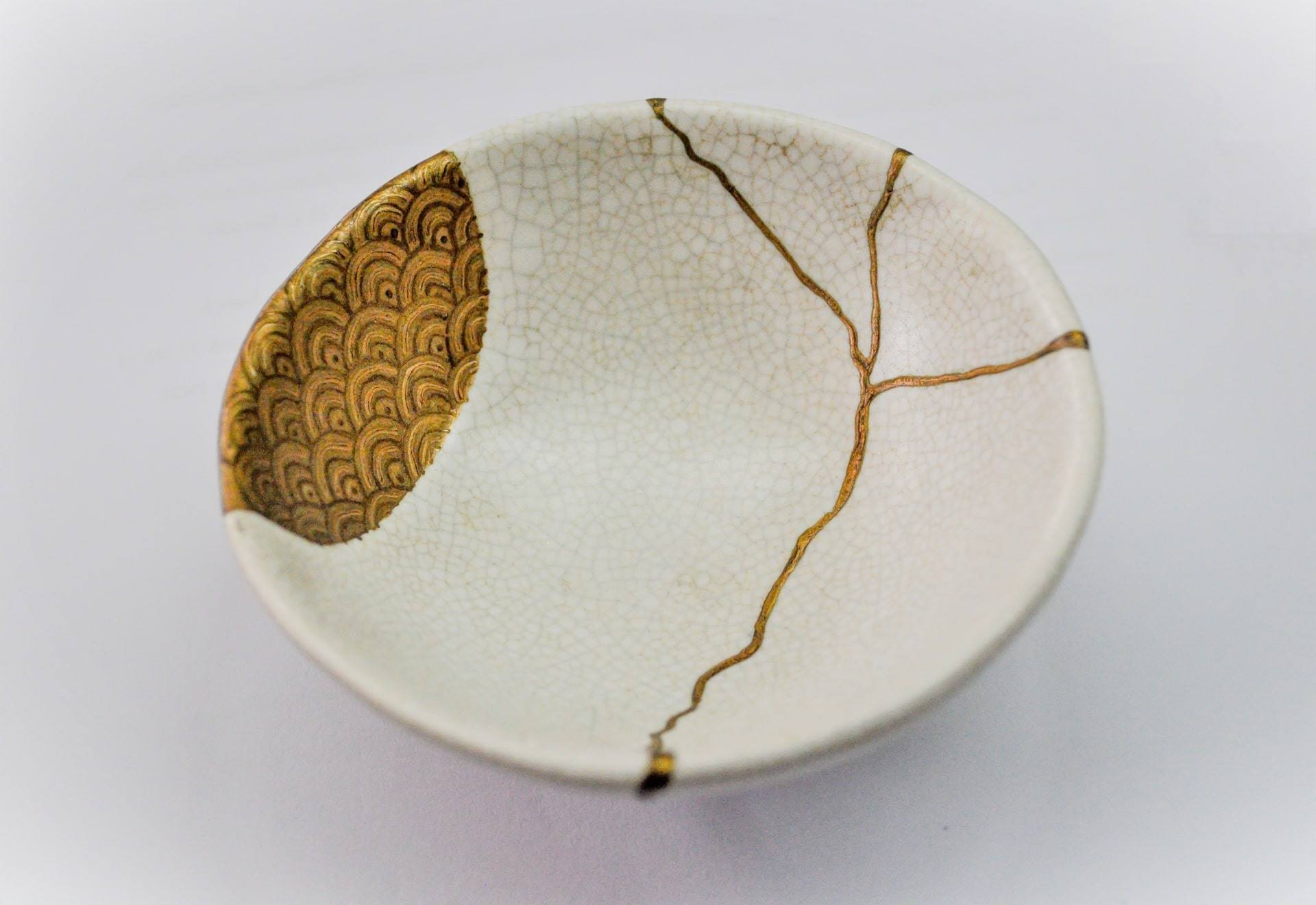 Kintsugi ou l’art de faire renaître la céramique avec de l’or