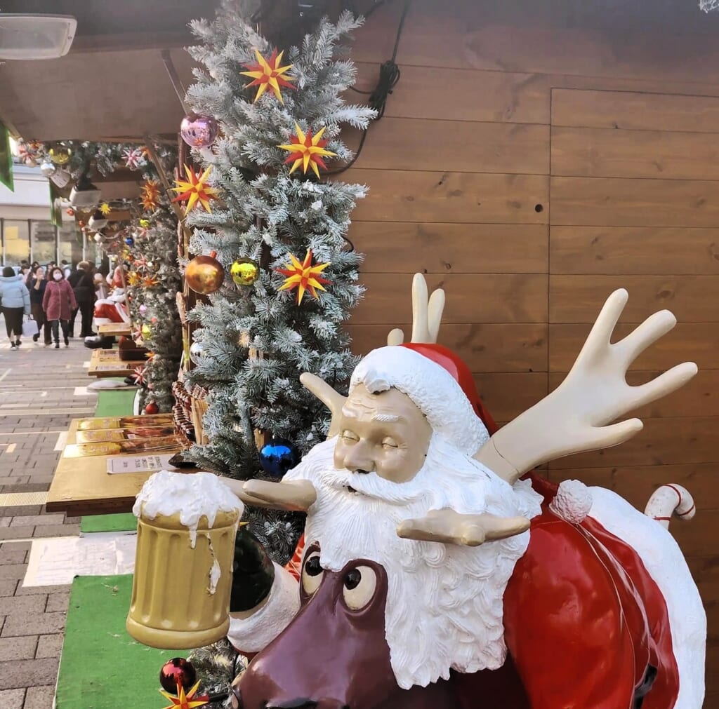Père Noël et décorations marché de Noël à Tokyo