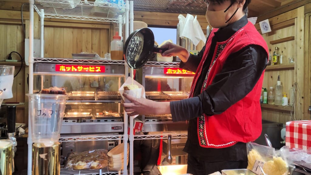 Dégustation dans un stand de Noël