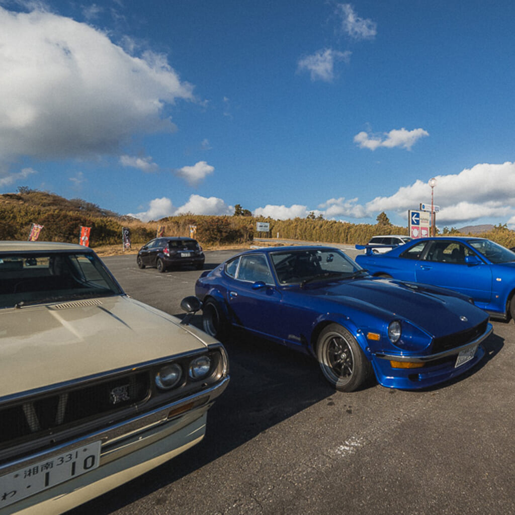 Plusieurs JDM garées