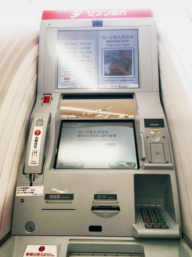 Pantalla de un cajero Seven Bank de 7-Eleven en Japón