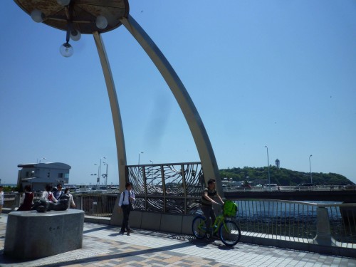 Puente sobre el río Katase en Enoshima (Japón)