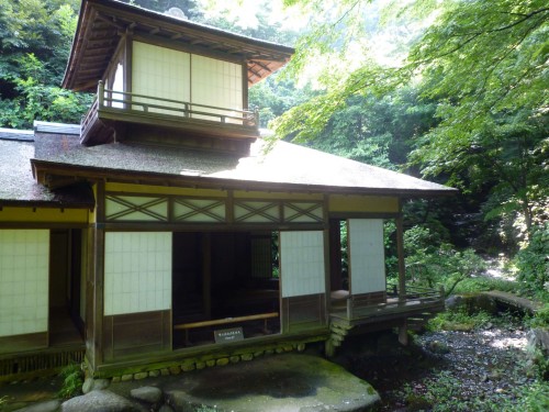 Casa tradicional en los jardines Sankeien de Yokohama