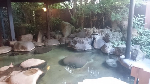 Onsen en un ryokan de Yufuin, Oita.