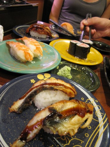 Plato de sushi en Kanazawa, Japón