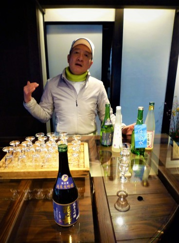 Degustación de sake en Hananomai, Shizuoka.