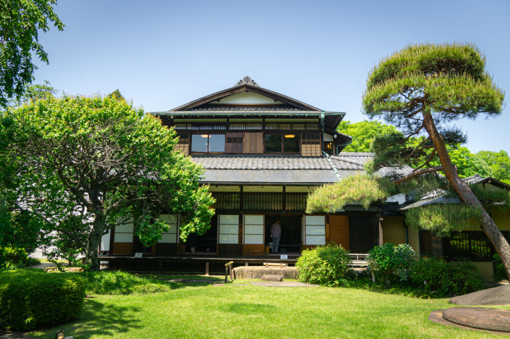 Una casa tradicional con su jardín japonés