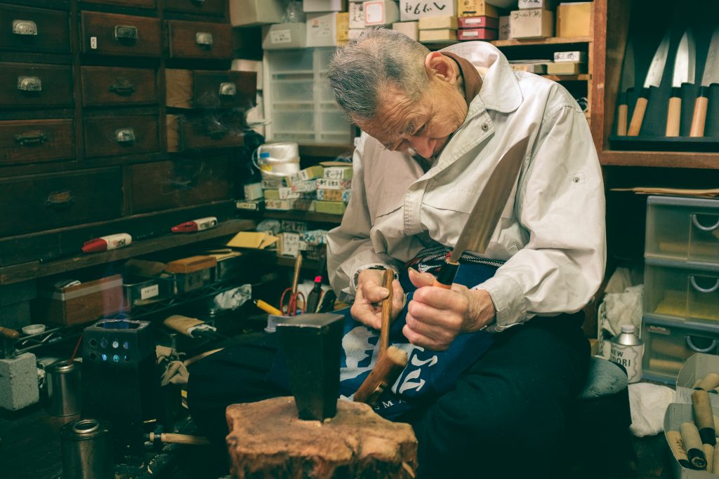 El veterano de la tienda Wada, con una habilidad extrema para el trabajo