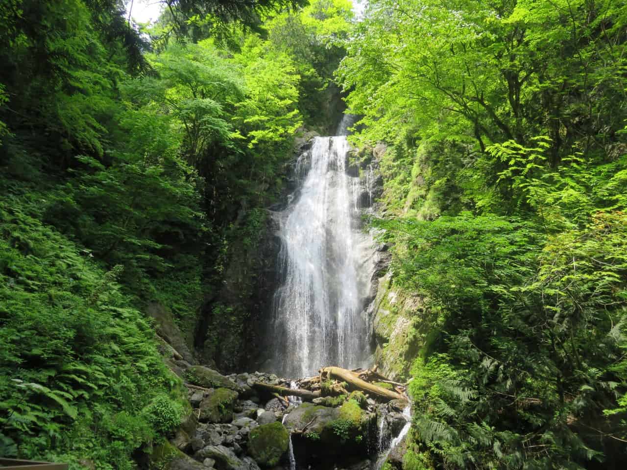 una increíble cascada en Akita