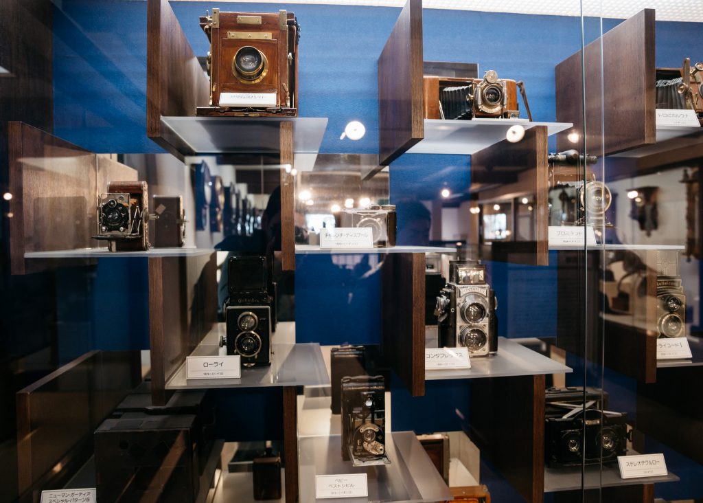 Colección de aparatos occidentales en una residencia samurai