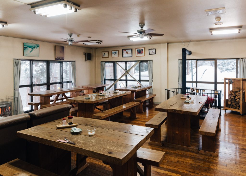 El comedor comunitario del hostel Yodel en Akita