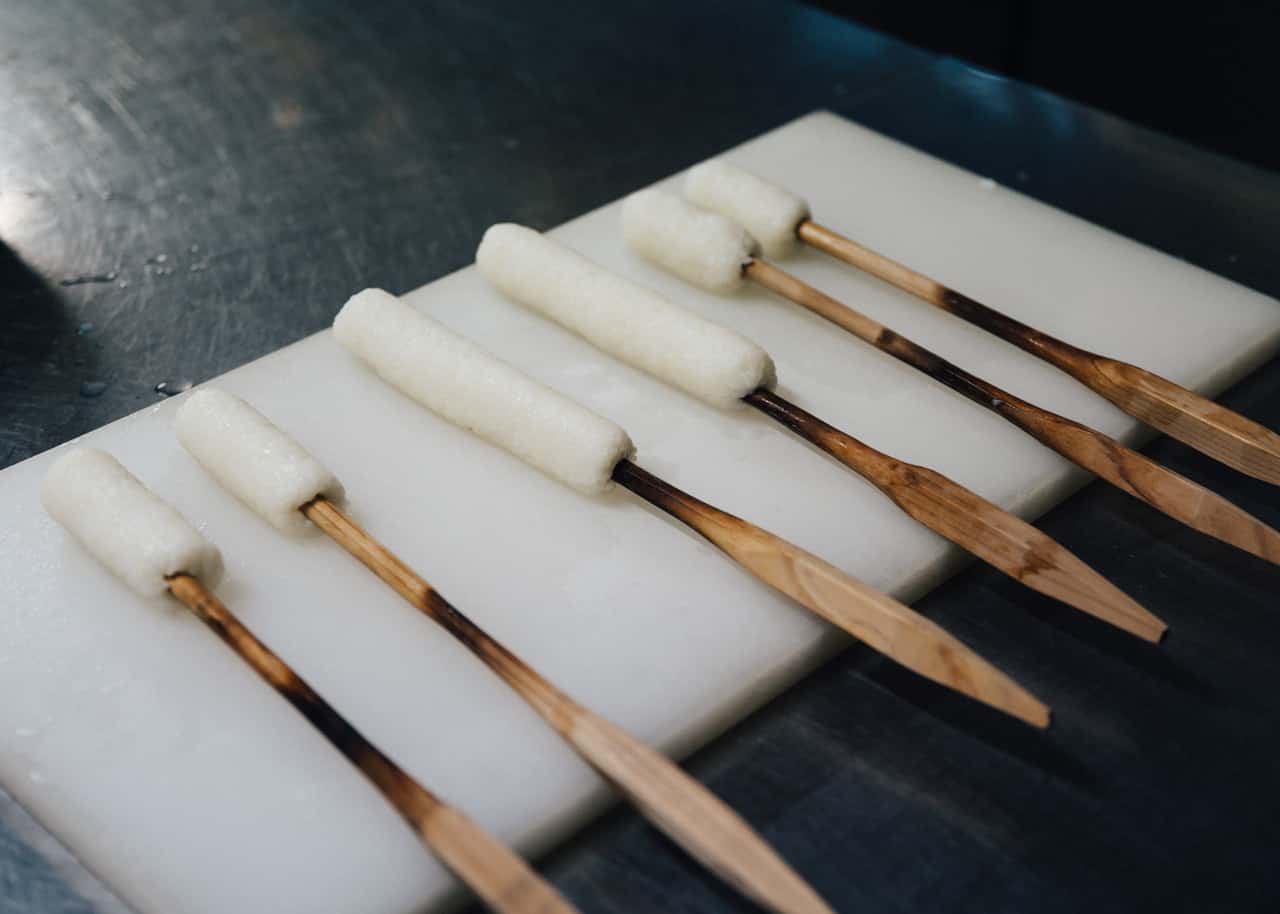 El resultado del arroz para hacer el kiritanpo