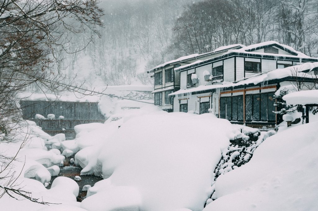 Un onsen nevado en la prefectura de Akita