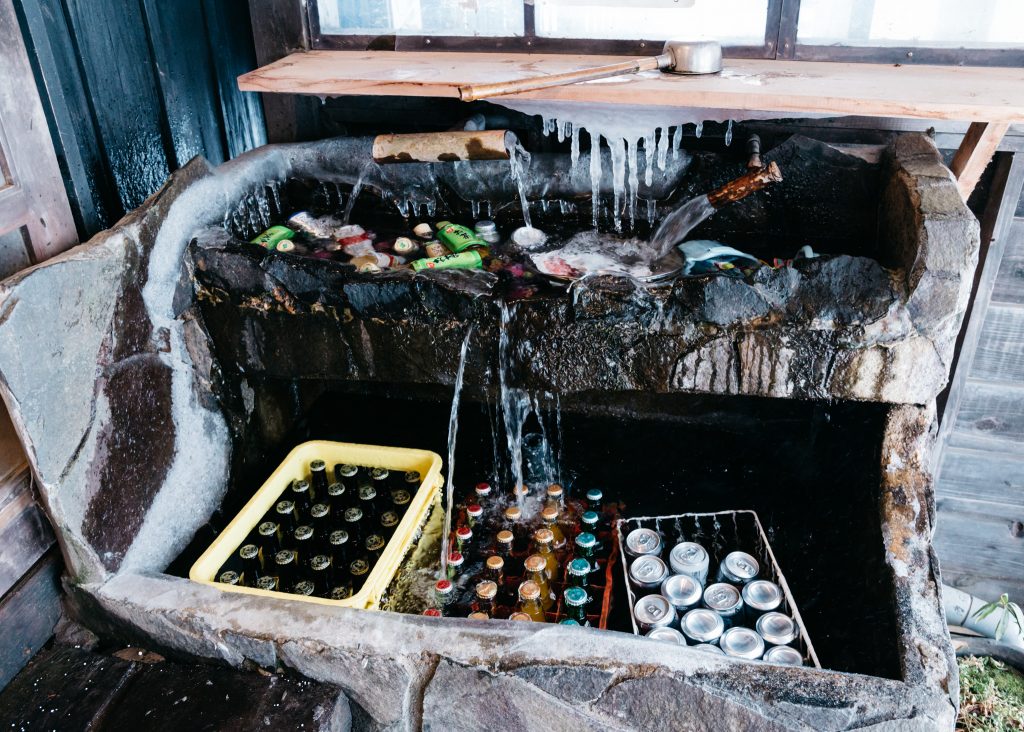 Forma de refrescar las bebidas en el Onsen Nyuto