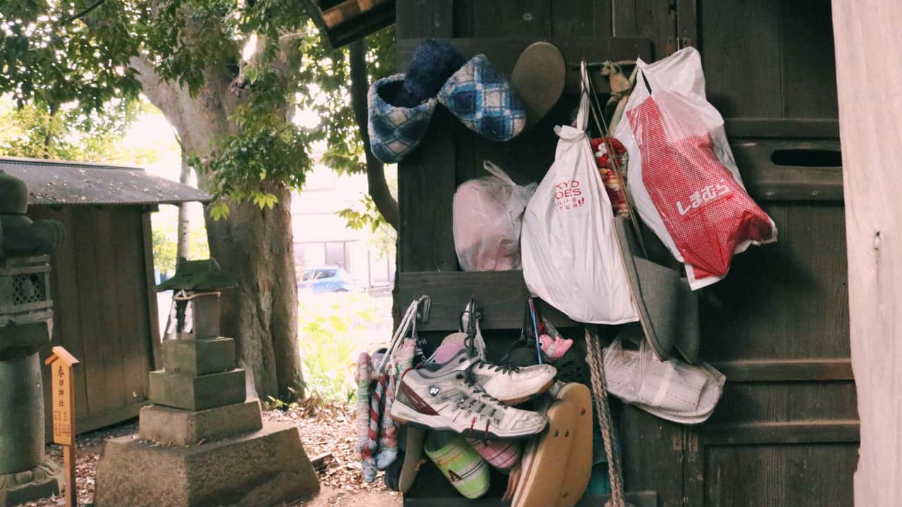 Los zapatos colgados. 