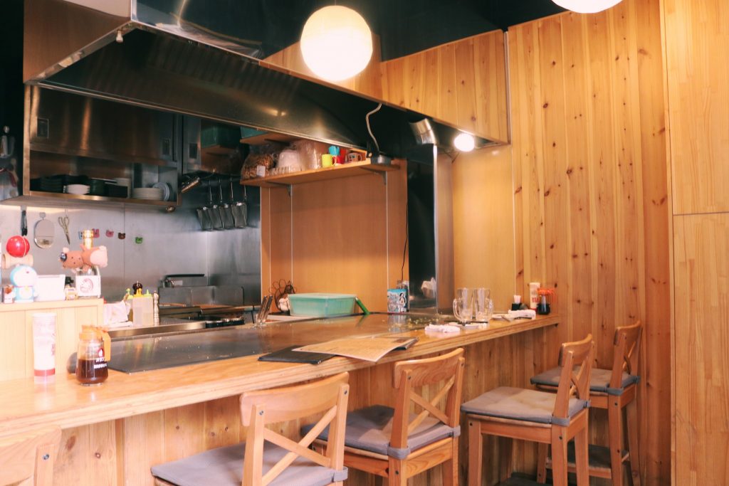 La plancha donde nos cocinaron el okonomiyaki