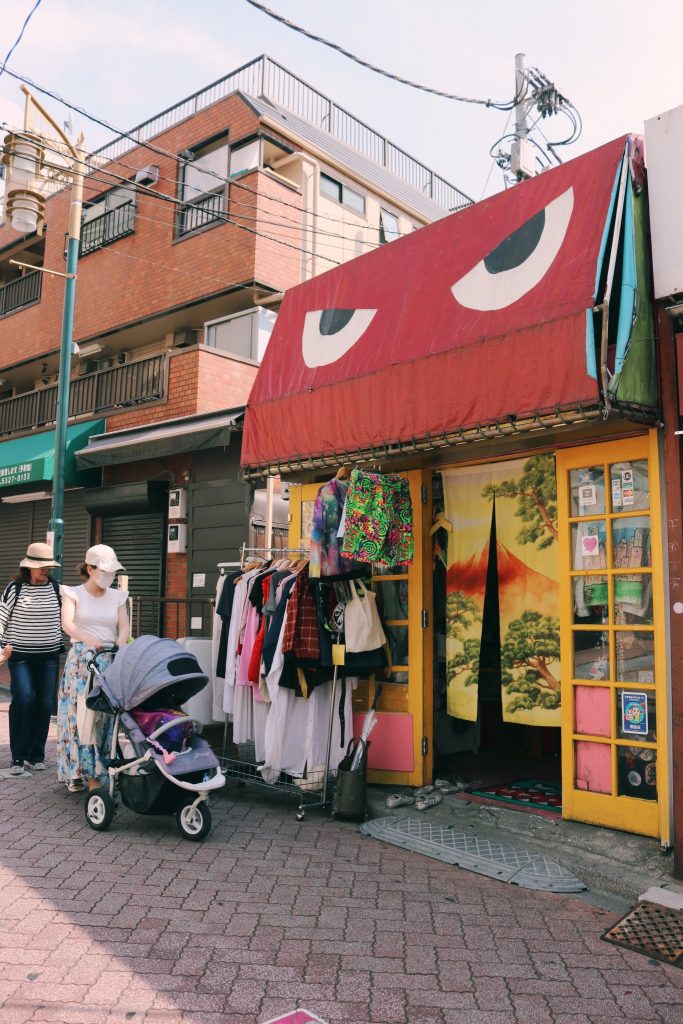 Tienda llamativa de segunda mano