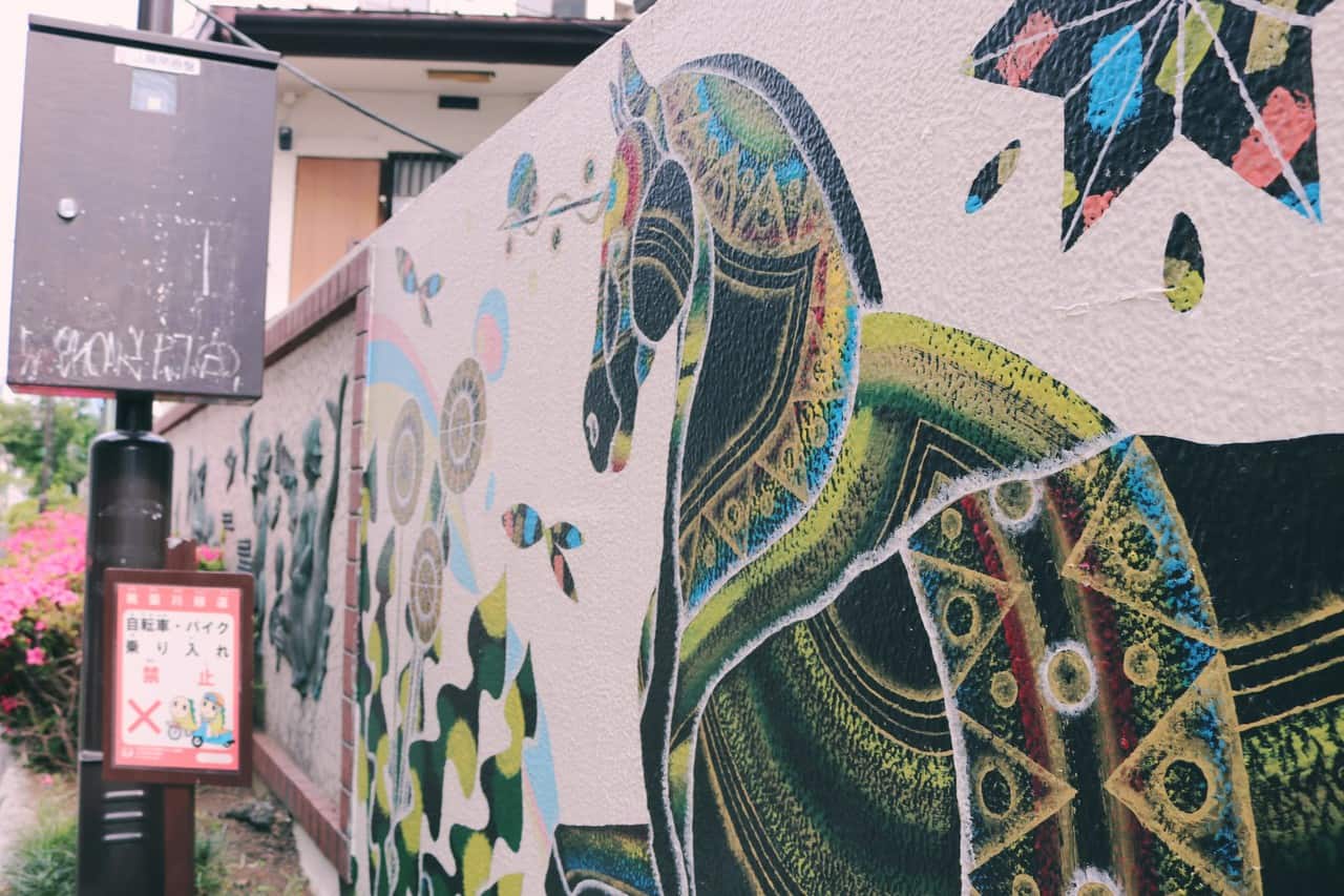 Dibujos creativos en las calles de Koenji