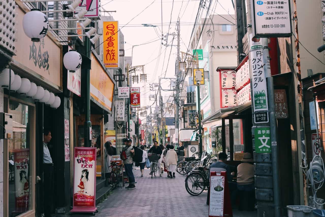 Una calle de un barrio de Tokio
