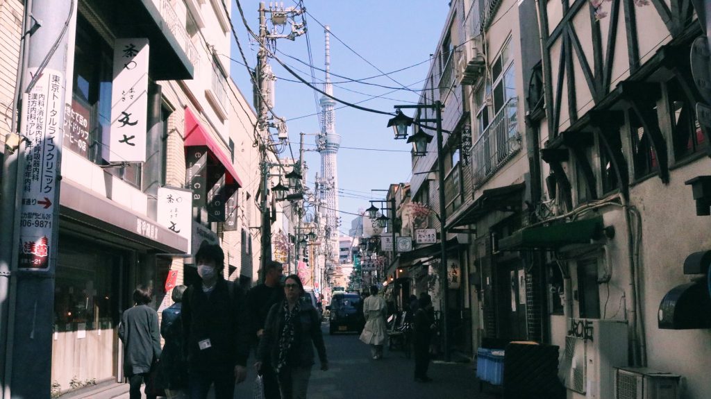 el skytree desde los calles de Asakusa