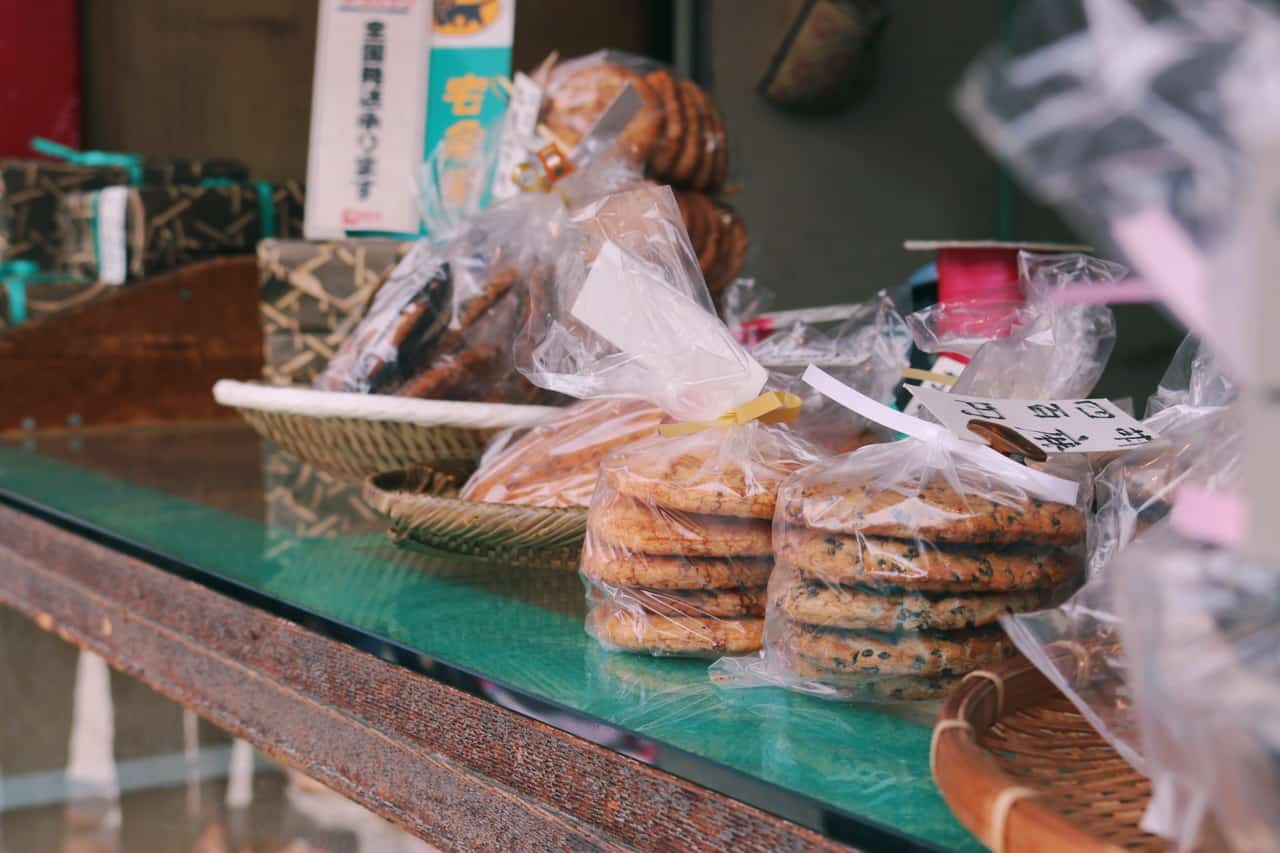Un senbei, una galleta de arroz
