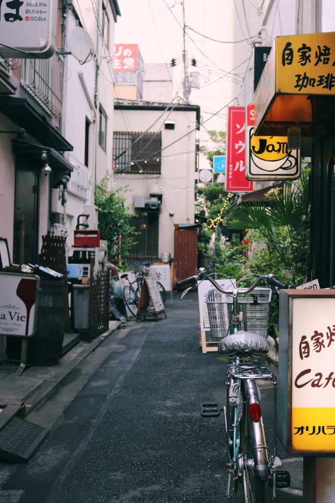 Una calle adyaciente de Reganzaka