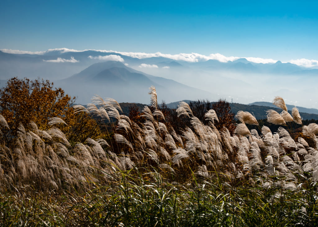Las vistas desde la zona superior de la montaña en Shin-etsu