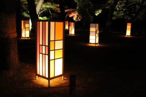 Iluminación en Korakuen, Okayama, Isla de Honshu, Japón
