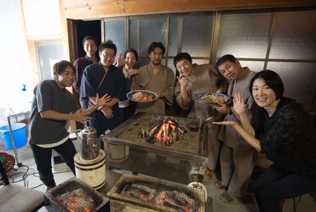 Cenando en Iromusubi en Murakami, Niigata, Japón