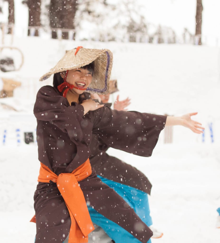 Yosakoi en el Secchu Hanamizuiwai Festival, Uonuma, Japón