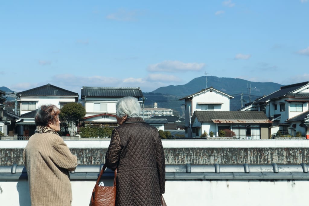 Personas mayores en Mameda Town, Hita, Oita, Japón
