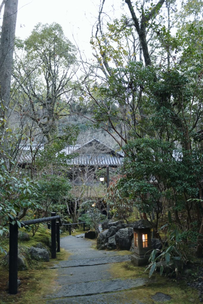exterior del Ryokan con onsen Tensui