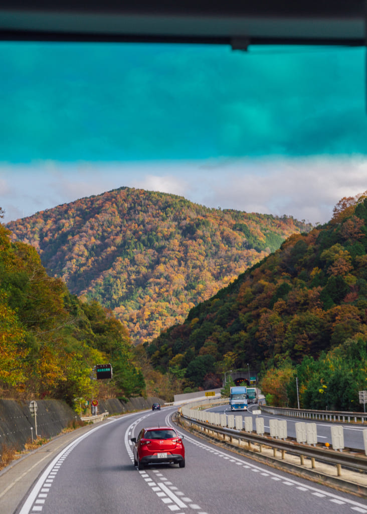 Paisaje durante un viaje en autobús en Hiroshima