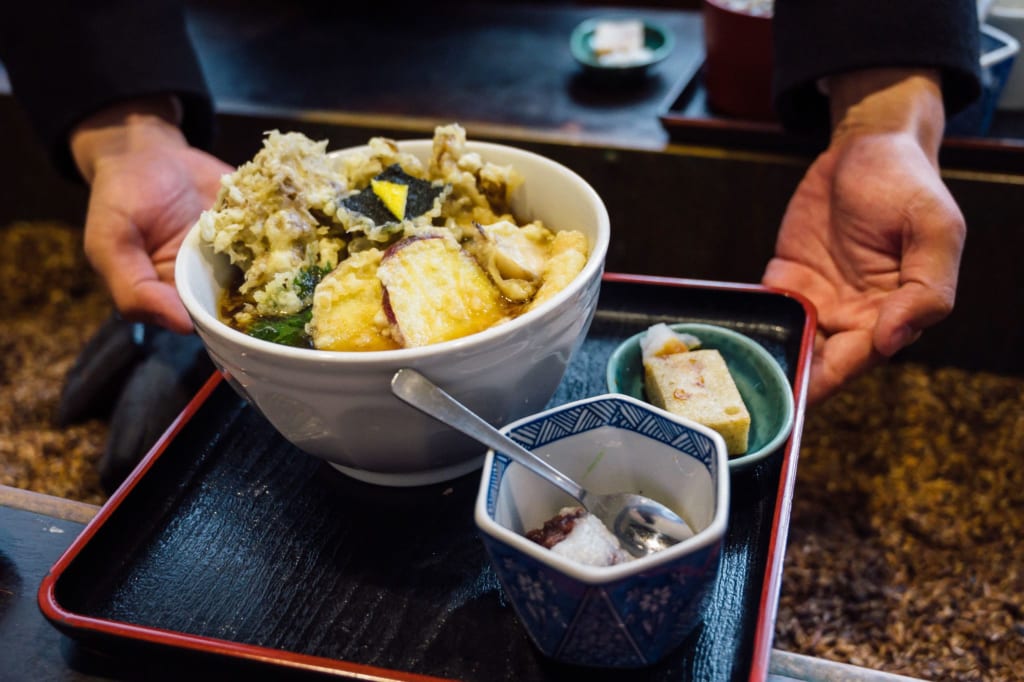 Una  comida con soba en el Funatsu soba