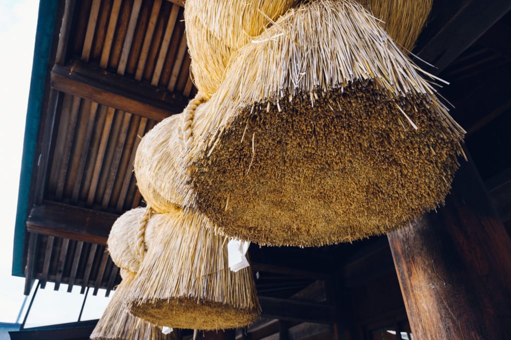 Grande shimenawa de paja