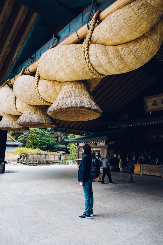 Gran shimenawa de paja